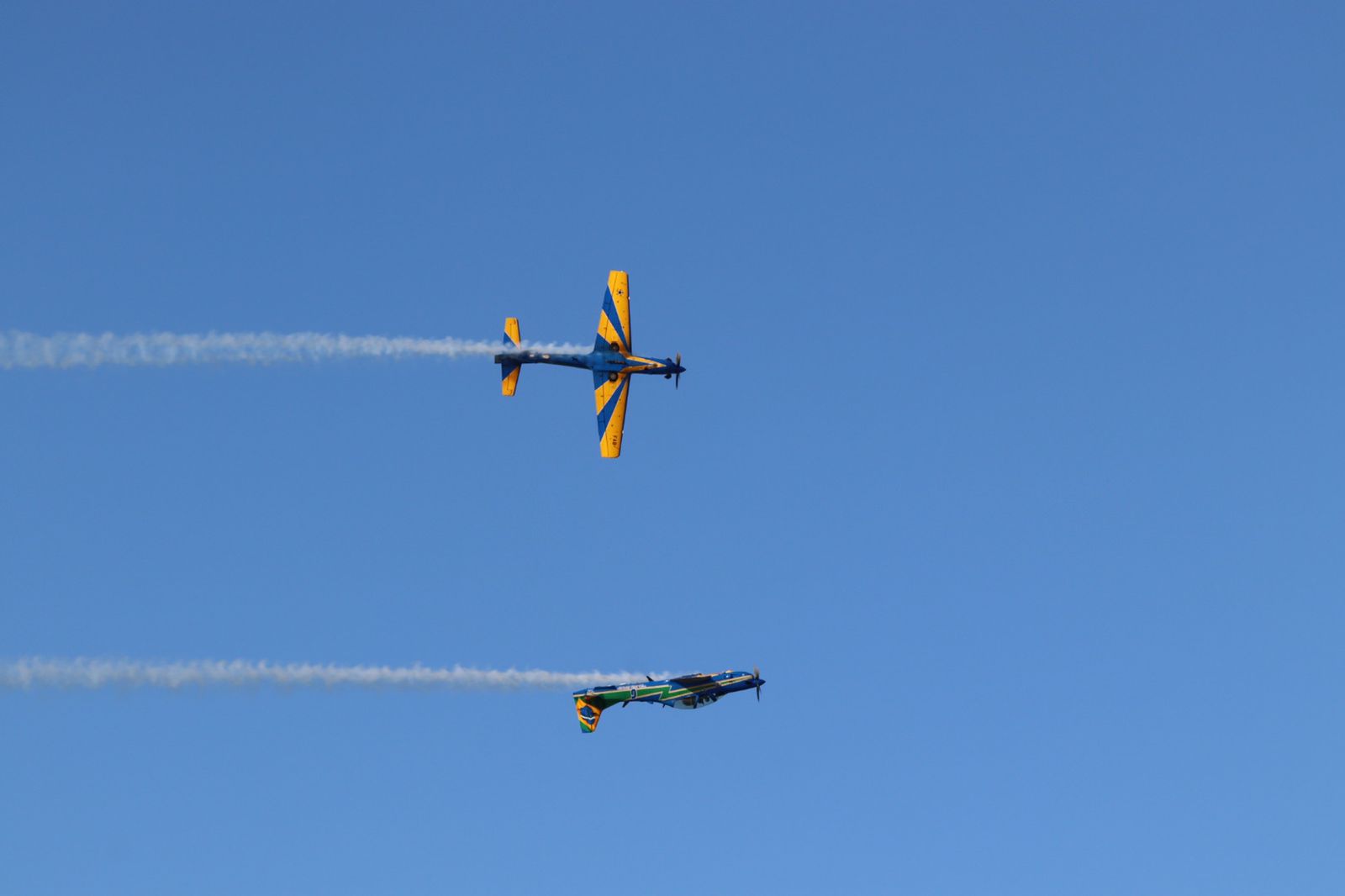 Esquadrilha da Fuma�a encanta p�blico com apresenta��o em Balne�rio Cambori�